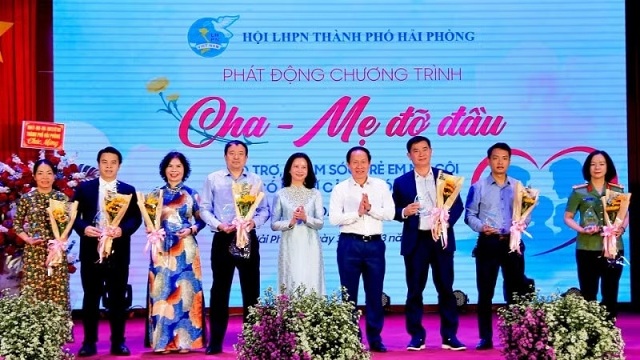 mang tinh yeu thuong diem tua tinh than den voi tre em mo coi