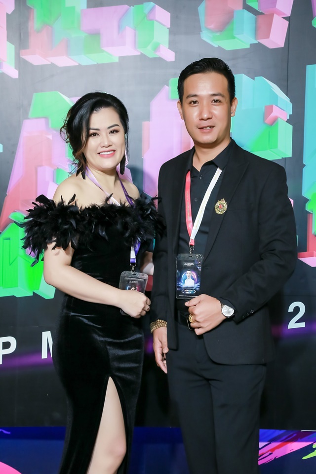 kien tuong phun xam pham viet dung ngoi ghe nong vietnam pmu champion 2022 04