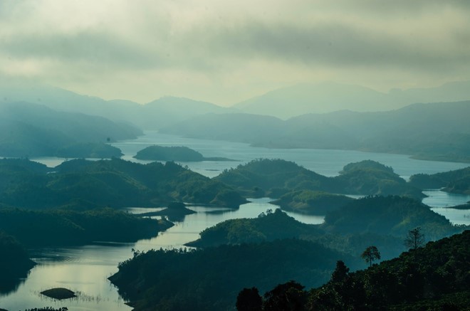 Kham pha vinh Ha Long cua Tay Nguyen o Dak Nong toancanhbaochi.net