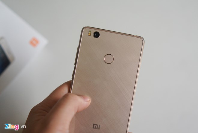 Xiaomi Mi 4s dang dep cau hinh cao gia gan 7 trieu tai VN