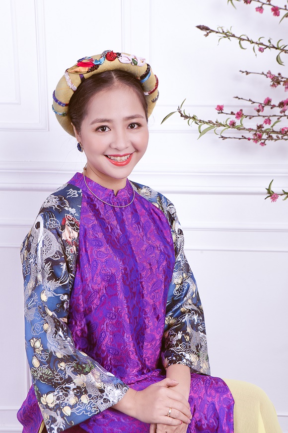 dn le thuy hanh noi bat trong ta ao dai.13