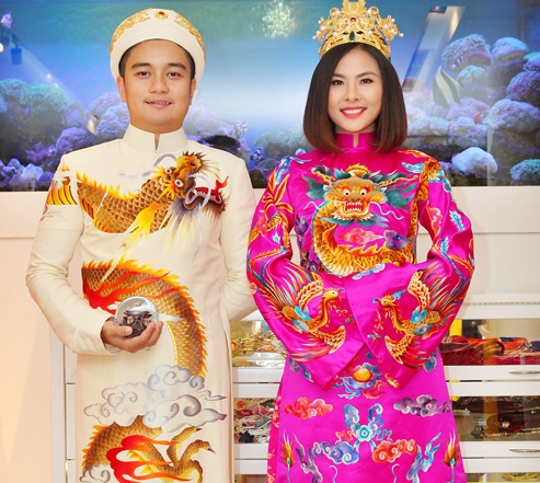 vo chong van trang se dien hoang bao trong ngay cuoi toancanhbaochi.net