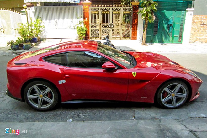 Sieu xe Ferrari F12 dau tien tai Viet Nam xuat hien o TP HCM