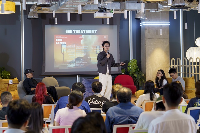 Có gì trong XTalk 001: Stage For The Backstage của monoX?