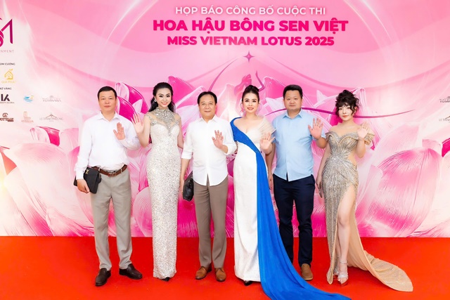 hoa hau bong sen viet2