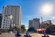 Hà Nội nắng nóng lập đỉnh, hiếm gặp vào mùa Thu