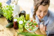 Ở ngưỡng tuổi 50, nên tạo ngay 7 thói quen ăn uống này là 'chìa khóa vàng' để sống thọ