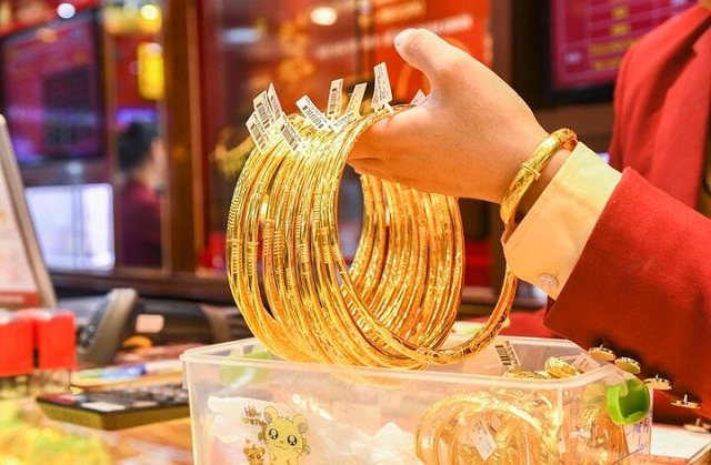 gia vang hom nay 27 3 quay dau lao doc mat hon 100 usd ounce