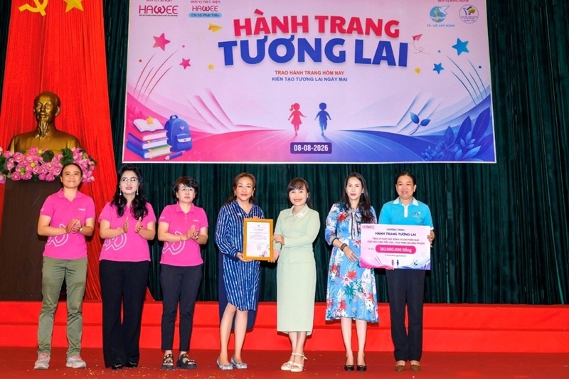 ‘Hành trang tương lai 2026’: Tiếp sức học sinh nghèo nâng bước đến trường