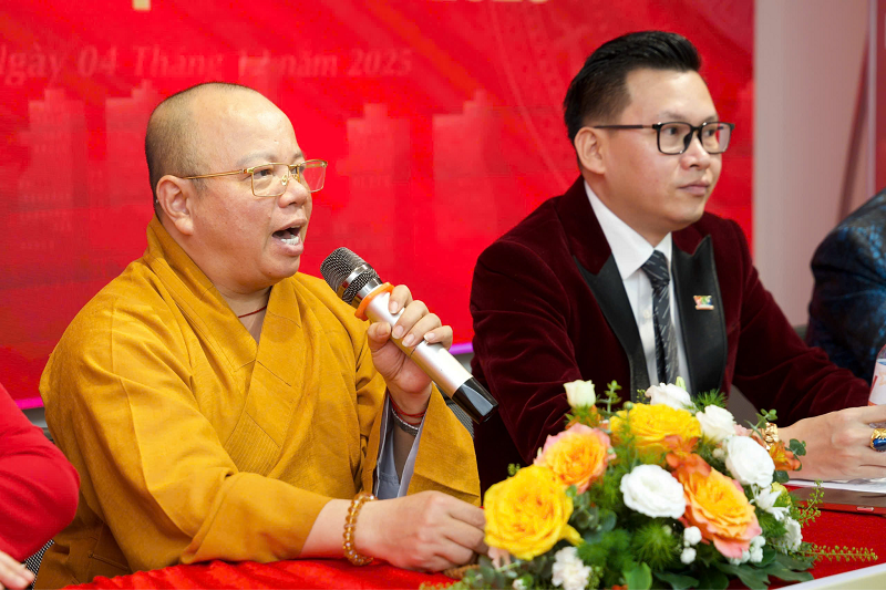 Thượng tọa Thích Thanh Cường trả lời câu hỏi của báo chí