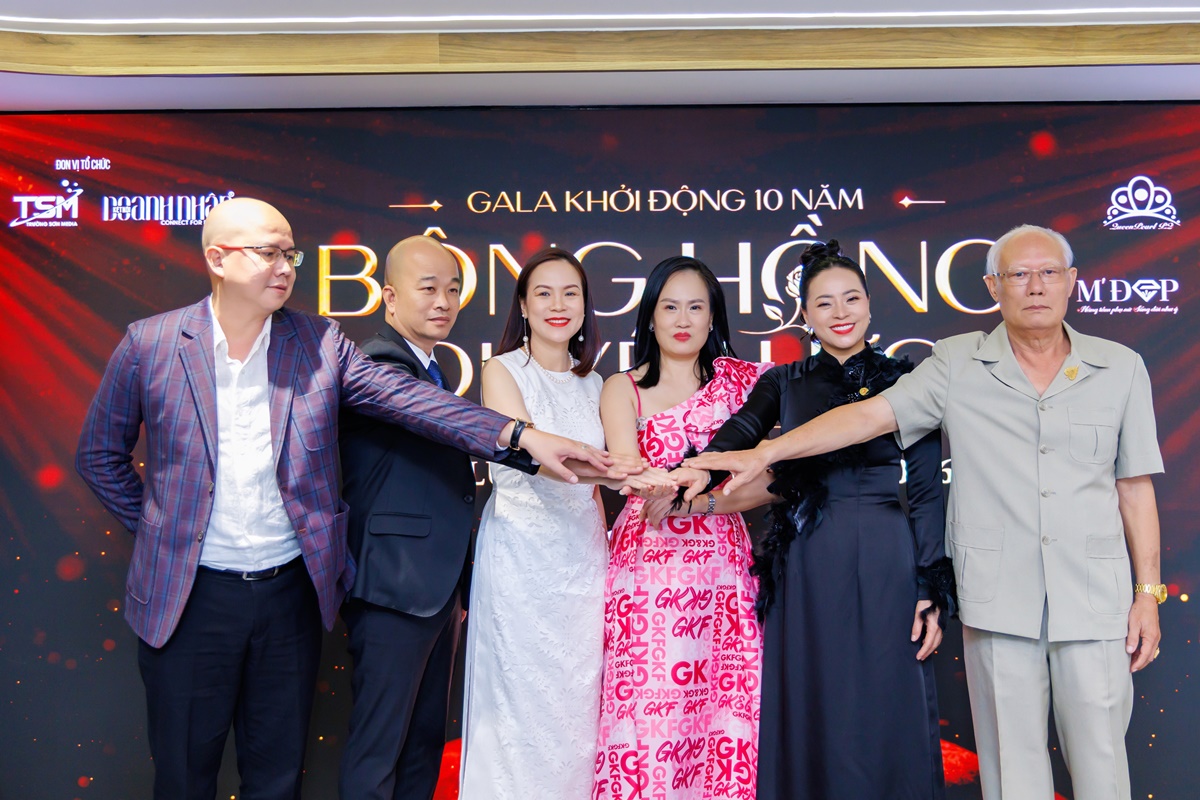 nu hoang truyen thong nguyen pham khanh van tu my tro ve du gala 10 nam bong hong quyen luc toancanhbaochi0
