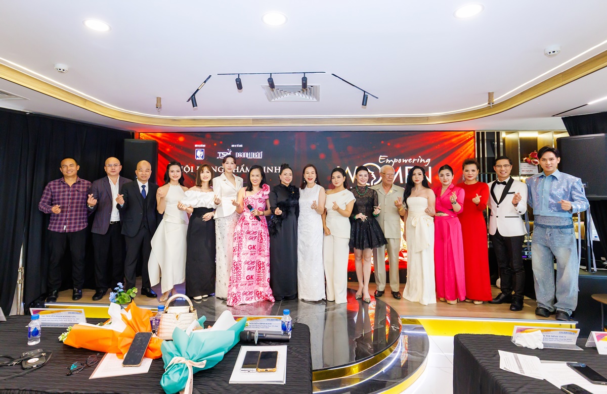 nu hoang truyen thong nguyen pham khanh van tu my tro ve du gala 10 nam bong hong quyen luc toancanhbaochi9