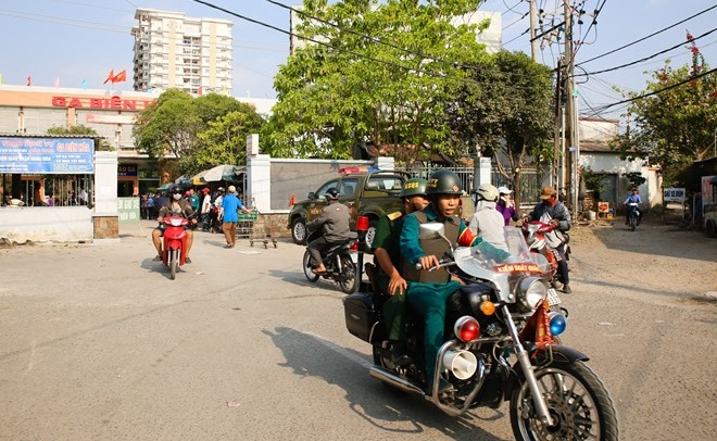 Canh trung chuyen o ga Bien Hoa sau vu sap cau Ghenh.1