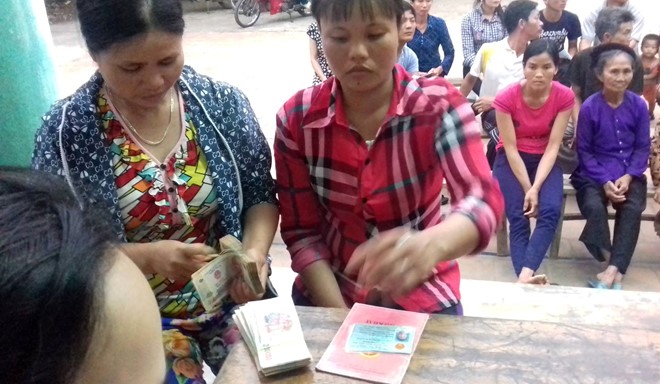 lanh dao nha may xa ban song buoi xin loi den bu cho dan