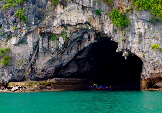 chuyen phieu luu tren hoang dao mat rong