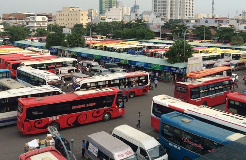 xe bo ben ra ngoai hai du duong