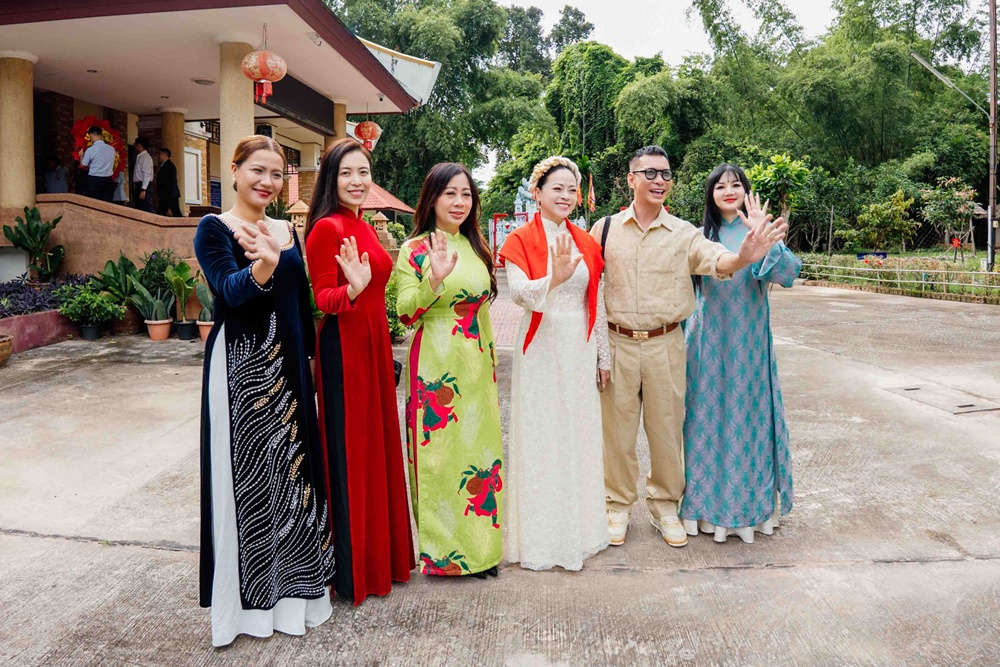 HH AO DAI THAI LAN 28 8