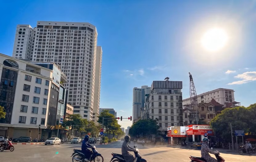 Hà Nội nắng nóng lập đỉnh, hiếm gặp vào mùa Thu